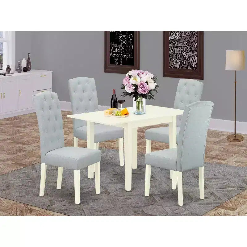 HomeStock Belmont eetset, 5-delig – 4 stoelen voor de eetkamer en een houten eettafel – linnenwitte afwerking, massief hout – babyblauwe linnen stof