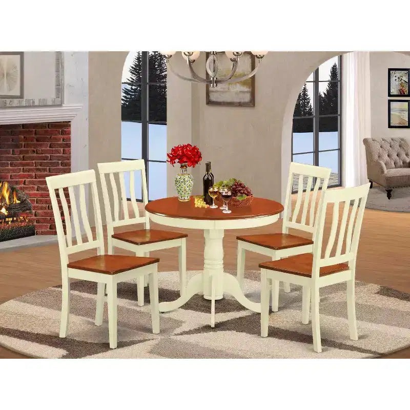 5-delige ronde eettafelset in buttermilk- en kersenafwerking, met massief houten tafelblad en 4 stoelen