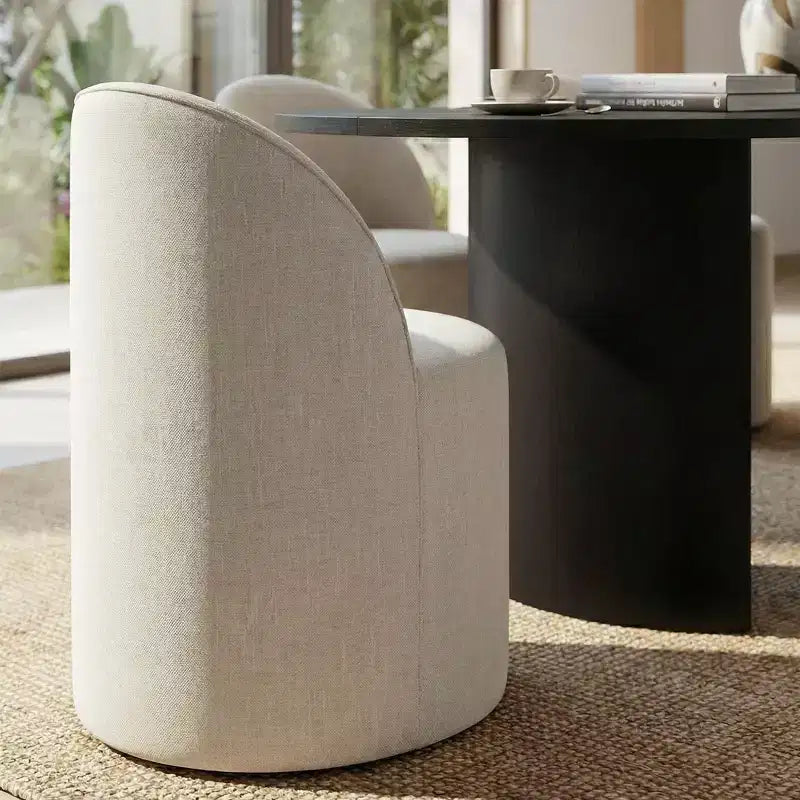Eettafelset voor 6 personen, ovale tafel van 79 en met linnen beklede kuipstoelen met wieltjes, voor de eetkamer-Panipeachy