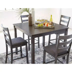 Set van 5 Bridson-eettafel en barkrukken op aanrechthoogte, grijs - Signature Design by Ashley: eigentijdse matte afwerking, gestoffeerde zittingen